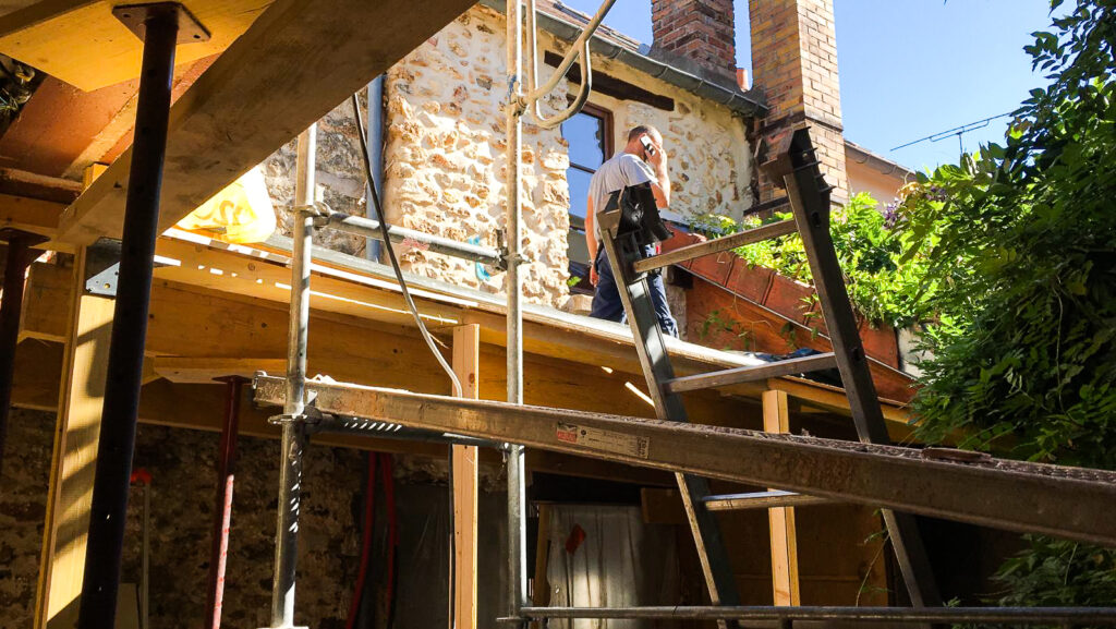 Chantier de réhabilitation suivi par l’agence d’architecture KOYA à Paris