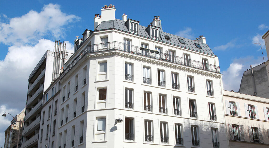 Immeuble de logements sociaux réhabilité à Paris 17e par KOYA, architecte logements collectifs